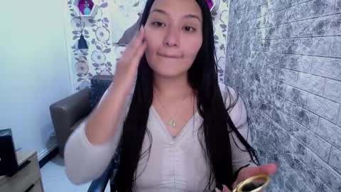 Snapshot of emma_garciaa_ chatting on 03/01/25, 03:21 emma online show from 03/01/25, 03:21