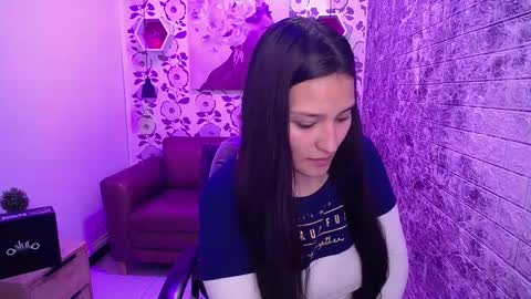 Snapshot of emma_garciaa_ chatting on 03/08/25, 10:22 emma online show from 03/08/25, 10:22