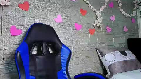 Emma Miel  online show from 12/05/25, 02:09