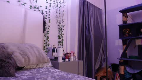 emma_johnson_ online show from 12/14/25, 01:44