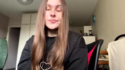 emma_just online show from 02/11/25, 10:48