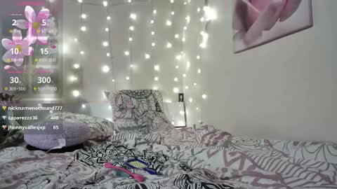 Snapshot of emma_just chatting on 10/29/25, 06:53 emma_just online show from 10/29/25, 06:53