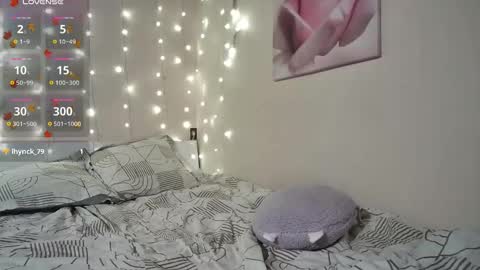 Snapshot of emma_just chatting on 11/26/25, 08:15 emma_just online show from 11/26/25, 08:15