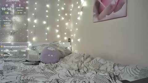 Snapshot of emma_just chatting on 12/15/25, 09:24 emma_just online show from 12/15/25, 09:24