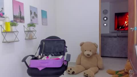 whises lits        online show from 11/22/25, 02:27