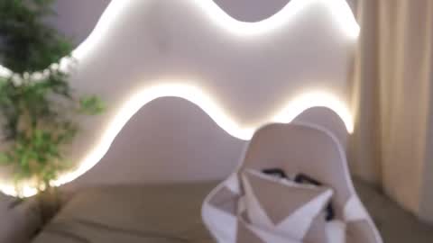 Emma online show from 11/25/25, 05:07