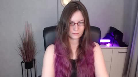 Snapshot of emma_lust94 chatting on 12/22/25, 06:21 emma online show from 12/22/25, 06:21