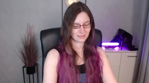 Snapshot of emma_lust94 chatting on 12/23/25, 06:22 emma online show from 12/23/25, 06:22