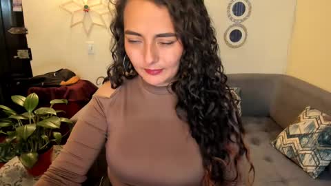 Snapshot of emma_luxy chatting on 02/18/25, 04:37  emma luxy online show from 02/18/25, 04:37