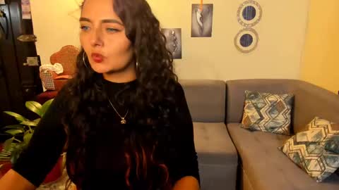 Snapshot of emma_luxy chatting on 02/20/25, 02:07  emma luxy online show from 02/20/25, 02:07