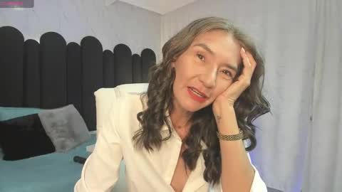 Snapshot of emma_mendoza chatting on 02/07/25, 06:24 Emma online show from 02/07/25, 06:24