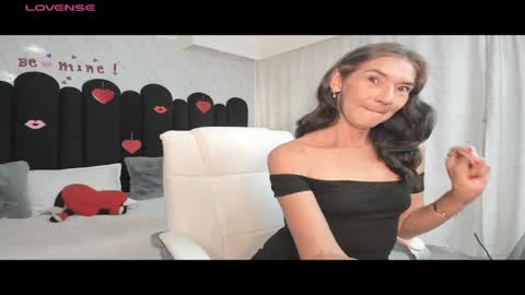 Snapshot of emma_mendoza chatting on 02/15/25, 12:11 Emma online show from 02/15/25, 12:11