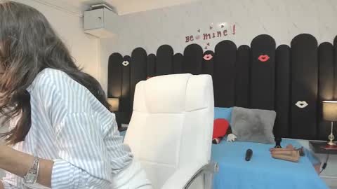 Snapshot of emma_mendoza chatting on 02/18/25, 12:28 Emma online show from 02/18/25, 12:28