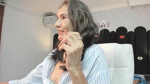 Snapshot of emma_mendoza chatting on 02/18/25, 06:37 Emma online show from 02/18/25, 06:37