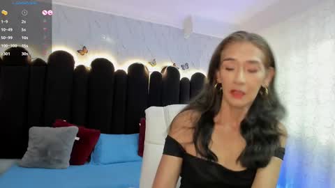 Snapshot of emma_mendoza chatting on 09/16/25, 12:06 Emma online show from 09/16/25, 12:06