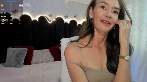 Snapshot of emma_mendoza chatting on 10/20/25, 12:05 Emma online show from 10/20/25, 12:05