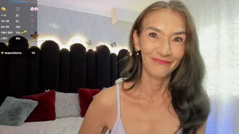 Snapshot of emma_mendoza chatting on 10/23/25, 12:04 Emma online show from 10/23/25, 12:04