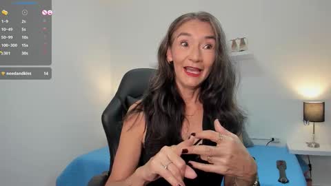 Snapshot of emma_mendoza chatting on 11/12/25, 12:16 Emma online show from 11/12/25, 12:16