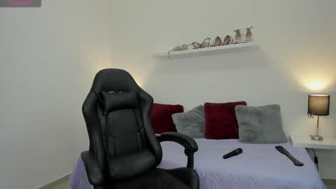 Snapshot of emma_mendoza chatting on 11/14/25, 12:15 Emma online show from 11/14/25, 12:15