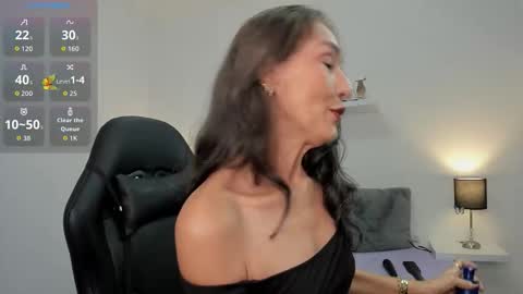 Snapshot of emma_mendoza chatting on 11/18/25, 12:09 Emma online show from 11/18/25, 12:09