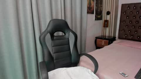 Snapshot of emma_petite4u chatting on 02/11/25, 09:35 Emma online show from 02/11/25, 09:35