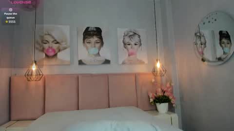 Snapshot of emma_petite4u chatting on 09/20/25, 02:45 Emma online show from 09/20/25, 02:45