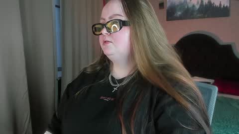 Snapshot of emma_razoom chatting on 01/23/25, 07:22 Emma Razumovskaya online show from 01/23/25, 07:22