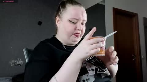 Snapshot of emma_razoom chatting on 09/15/25, 06:24 Emma Razumovskaya online show from 09/15/25, 06:24