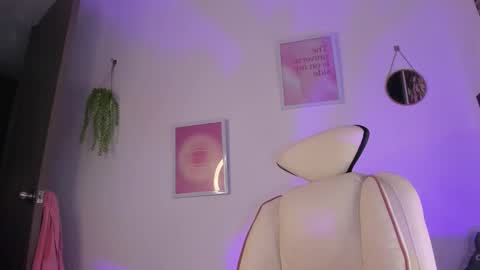 Snapshot of emma_rinaldi_ chatting on 01/09/26, 04:48 Emma online show from 01/09/26, 04:48