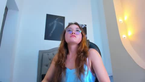 Snapshot of emma_rousz chatting on 09/16/25, 03:51 emma online show from 09/16/25, 03:51