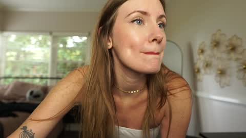 Snapshot of emma_ruby chatting on 11/20/25, 05:34 Emma Ruby online show from 11/20/25, 05:34