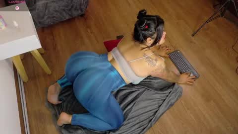 Snapshot of emma_s3xxy chatting on 04/21/26, 11:27 emma online show from 04/21/26, 11:27