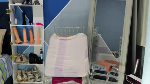 Emma Ucros online show from 12/18/25, 11:00