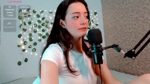 Snapshot of emma_unu chatting on 12/12/24, 06:25 Emma online show from 12/12/24, 06:25