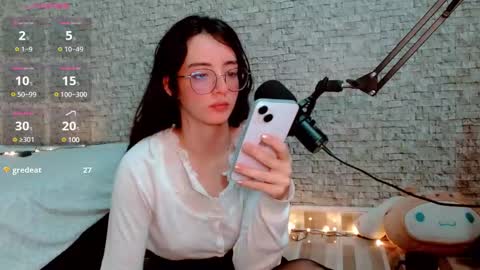 Snapshot of emma_unu chatting on 01/12/25, 06:06 Emma online show from 01/12/25, 06:06