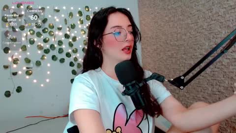 Snapshot of emma_unu chatting on 01/14/25, 02:50 Emma online show from 01/14/25, 02:50