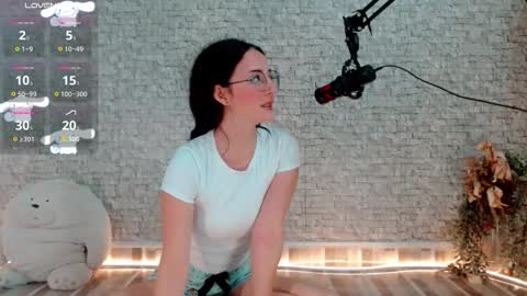 Snapshot of emma_unu chatting on 01/14/26, 02:39 Emma online show from 01/14/26, 02:39