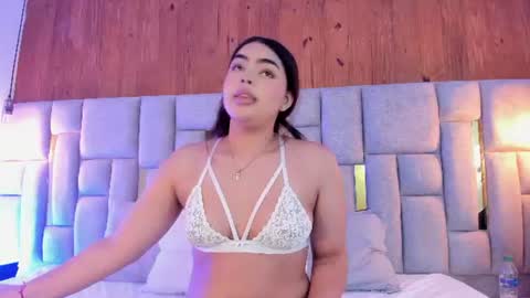 Snapshot of emma_valenciia chatting on 06/20/26, 04:59 emma_valenciia online show from 06/20/26, 04:59