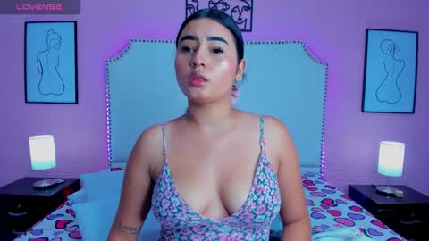 emma_whitee_ online show from 11/07/25, 02:06