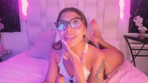 emmaa00_ online show from 06/04/26, 05:41