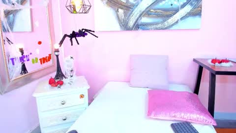 Emma  online show from 10/16/25, 05:36