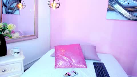 Emma  online show from 11/25/25, 07:36