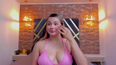 Snapshot of emmaa_white_ chatting on 04/07/26, 05:24 EMMA online show from 04/07/26, 05:24