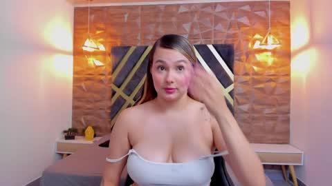 Snapshot of emmaa_white_ chatting on 04/13/26, 05:18 EMMA online show from 04/13/26, 05:18