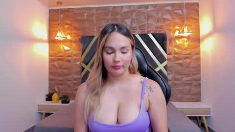 Snapshot of emmaa_white_ chatting on 04/15/26, 05:20 EMMA online show from 04/15/26, 05:20