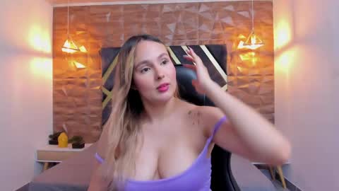 Snapshot of emmaa_white_ chatting on 04/15/26, 07:58 EMMA online show from 04/15/26, 07:58