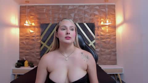 Snapshot of emmaa_white_ chatting on 04/28/26, 05:40 EMMA online show from 04/28/26, 05:40
