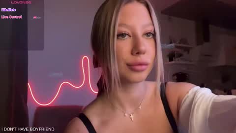 Snapshot of emmaandjake chatting on 11/09/25, 01:42 emmaandjake online show from 11/09/25, 01:42