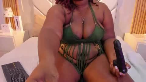Snapshot of emmabrantt_ chatting on 05/13/26, 04:21 EmmaBrantt online show from 05/13/26, 04:21