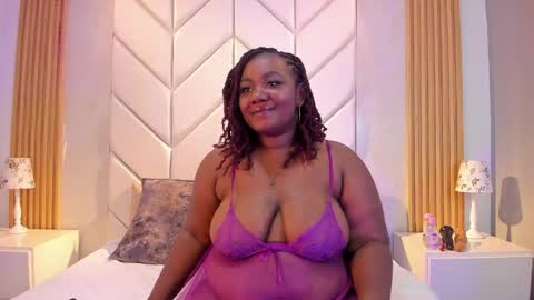 Snapshot of emmabrantt_ chatting on 05/21/26, 04:19 EmmaBrantt online show from 05/21/26, 04:19